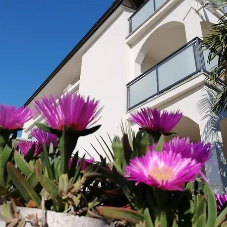 Apartment Lovely Sea View House 2 In Island Krk Malinska